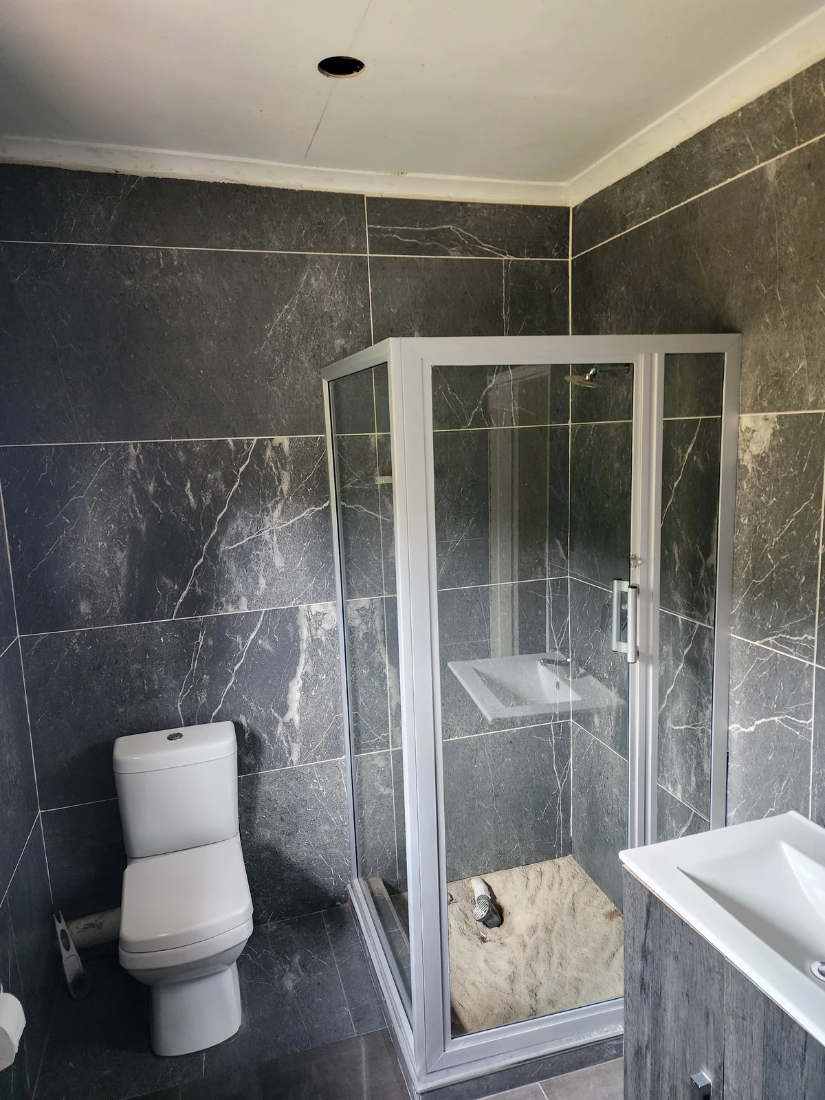 90 x 90 shower cubicles in glen lorne harare, Zimbabwe