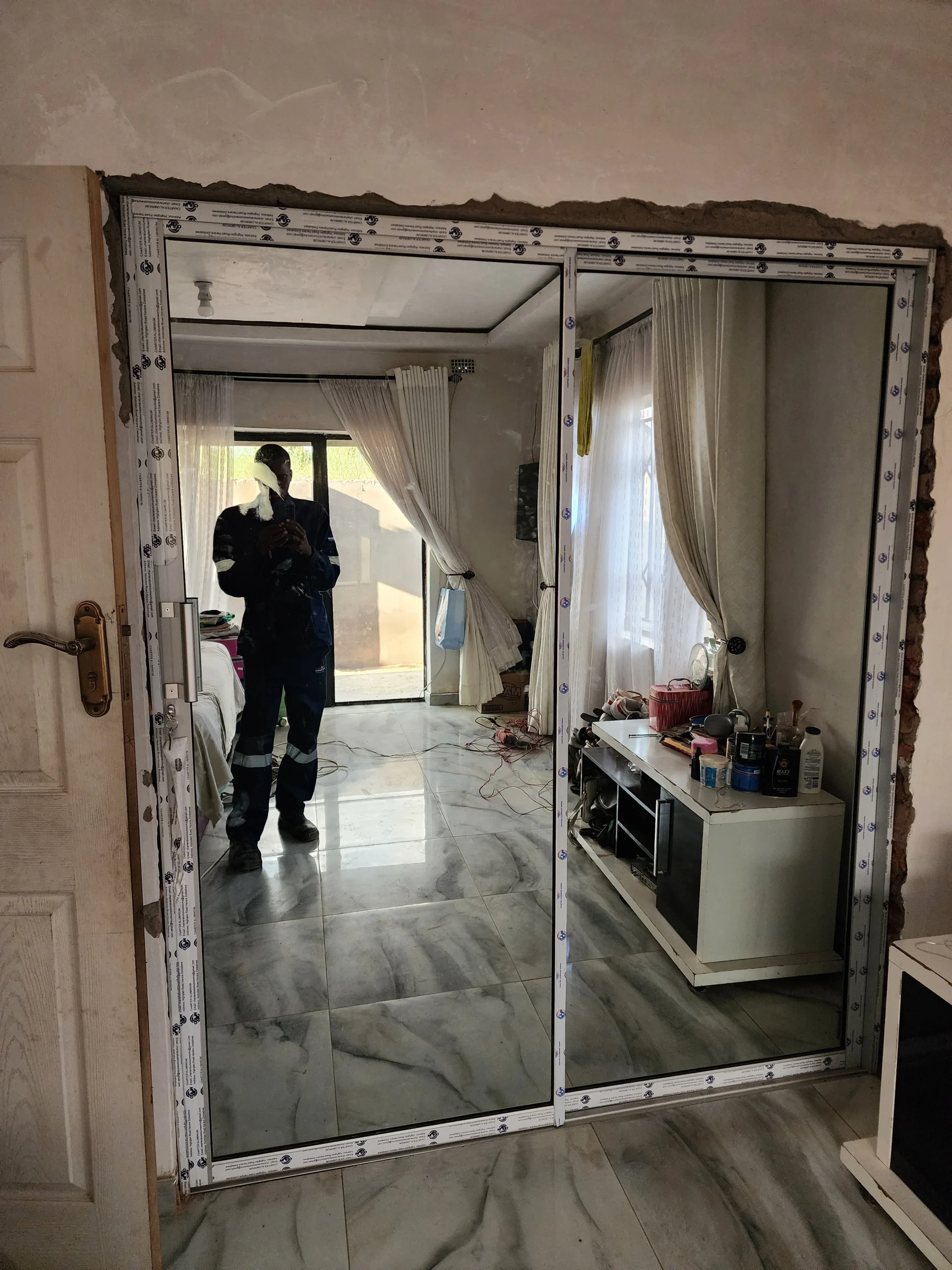 aluminium ensuit sliding door