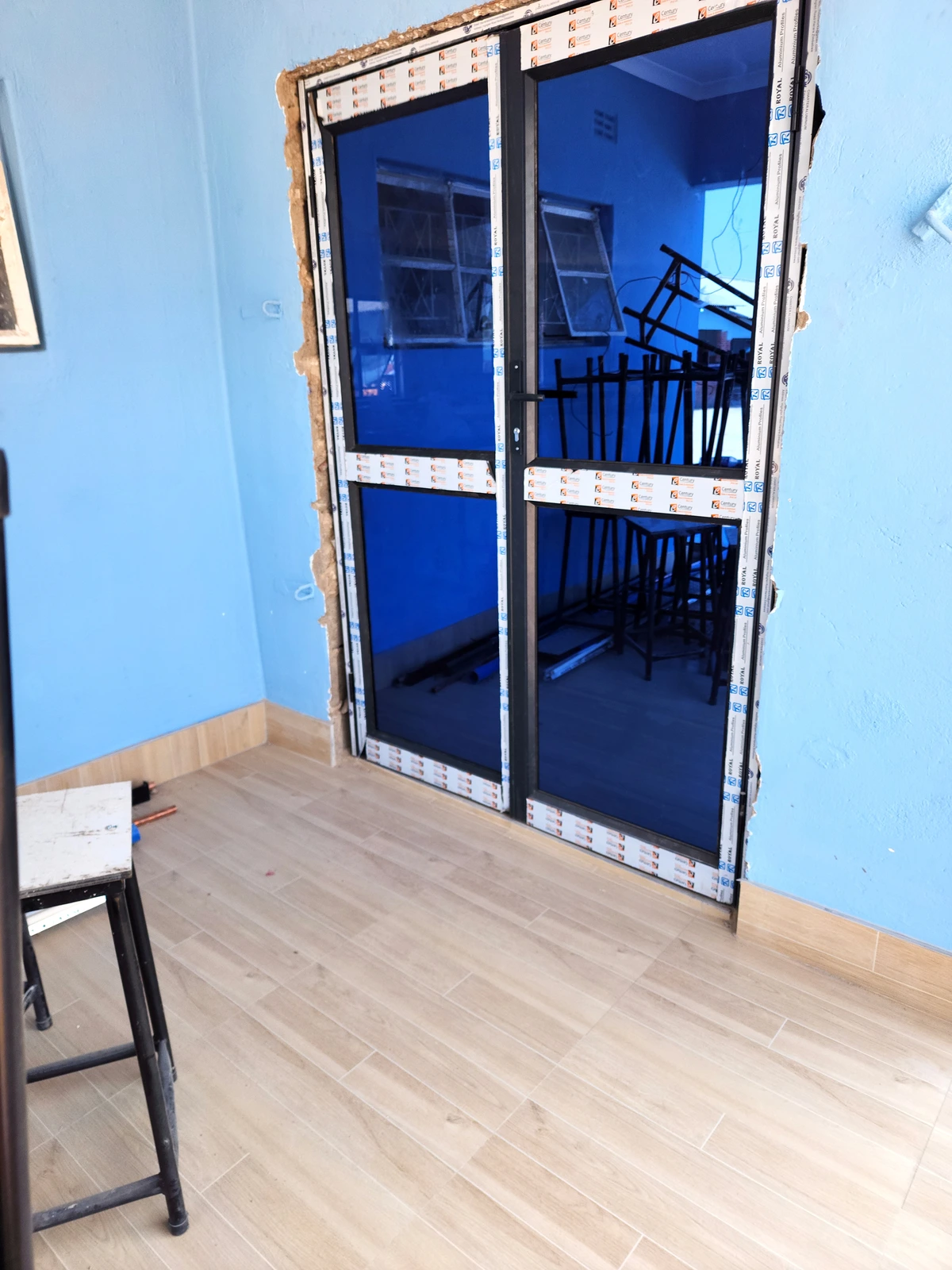 double hinged aluminium door