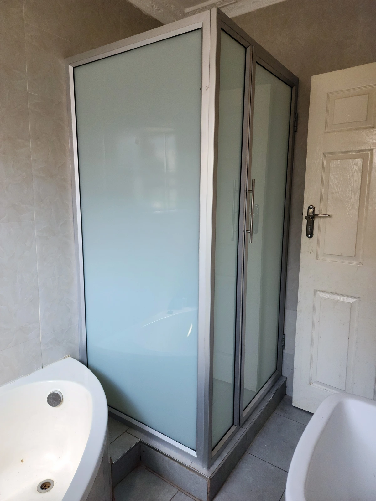 hinged shower glass door harare